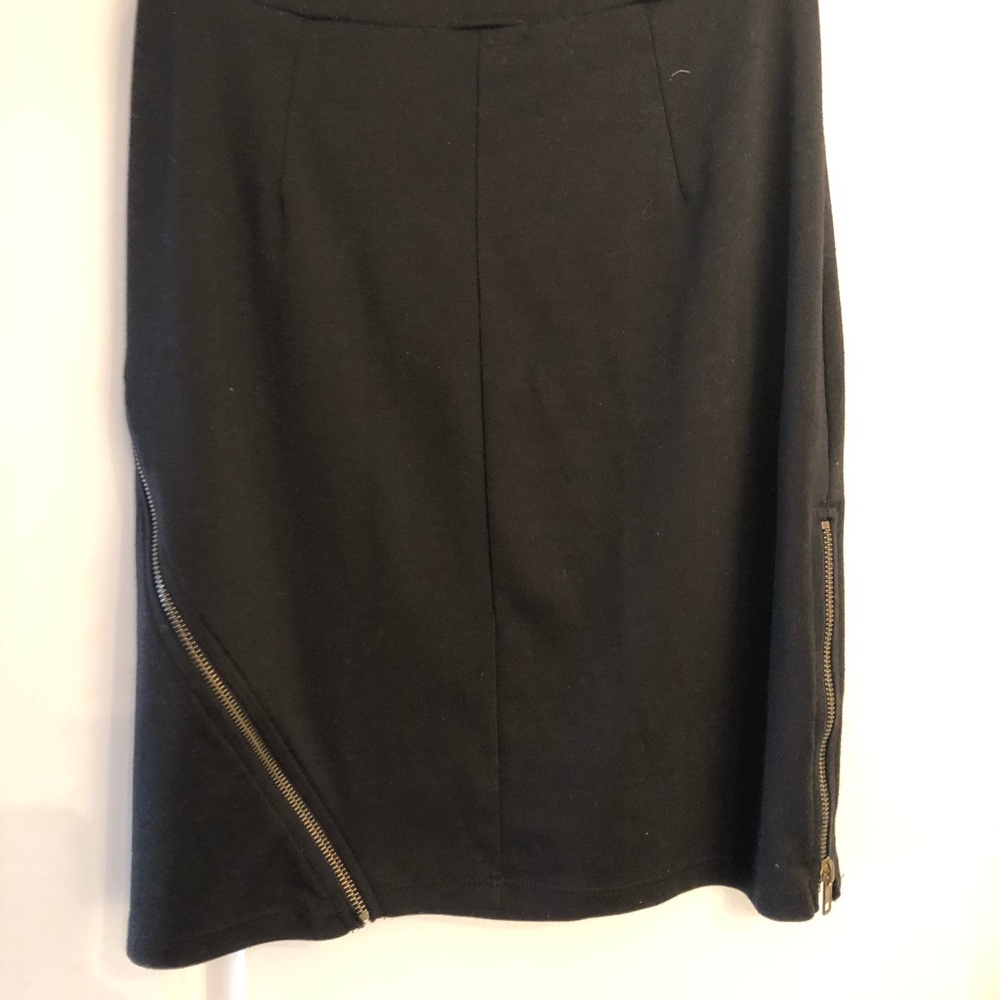 Fabrik Black Skirt With Gold Zipper Detail - Picture 3 of 3